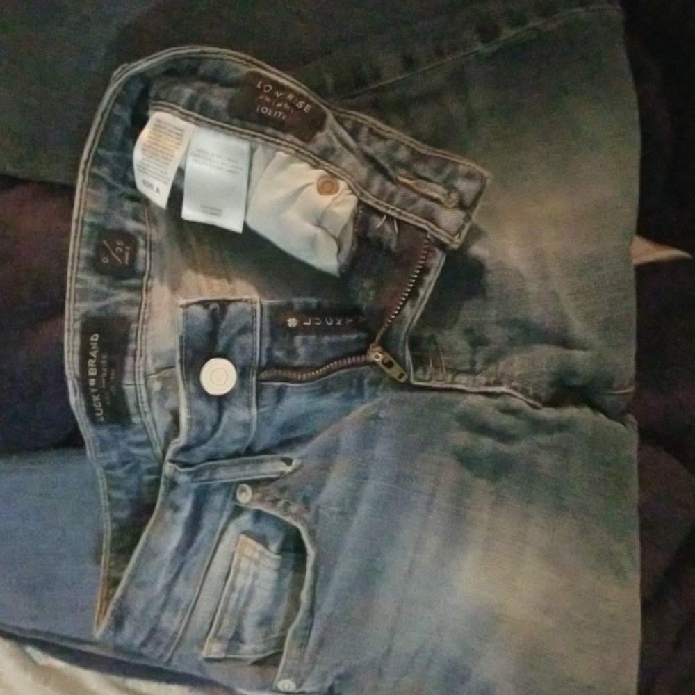 Lucky Brand Jeans Women Size 0 Lolita Skinny fit with distressed bottom.